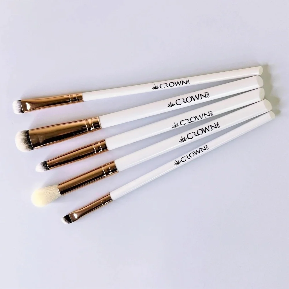 Crown Makeup Assorted Brush Set plus Huda Beauty Sponge